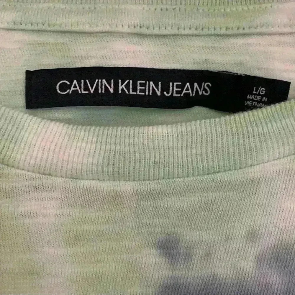Calvin Klein - Picture 3 of 3
